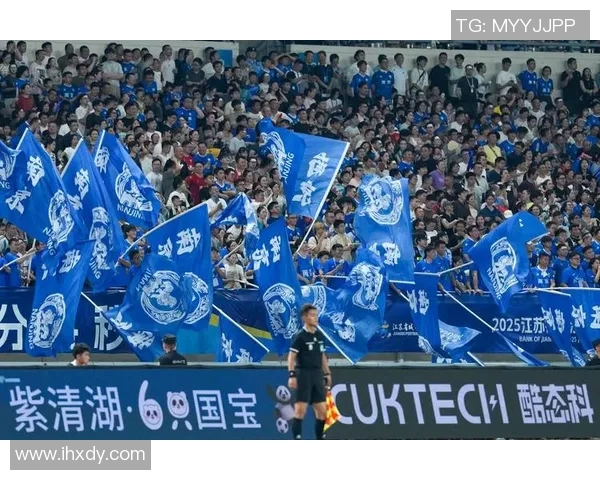 南京足球队在足球团队协作排行榜中荣获第三名展现出强大团队精神与实力 南京足球队在足球团队协作排行榜中荣获第三名展现出强大团队精神与实力