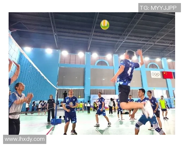 深圳排球队的默契配合揭秘：排球场上的团队精神与战术分析